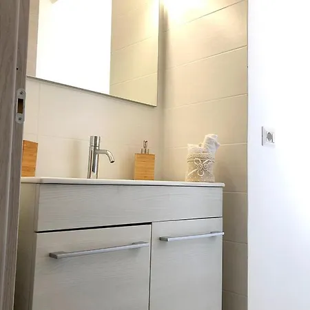 Finestra Sul MareAppartamento Vista Mare شقة تْشيفيتانوفا ماركي